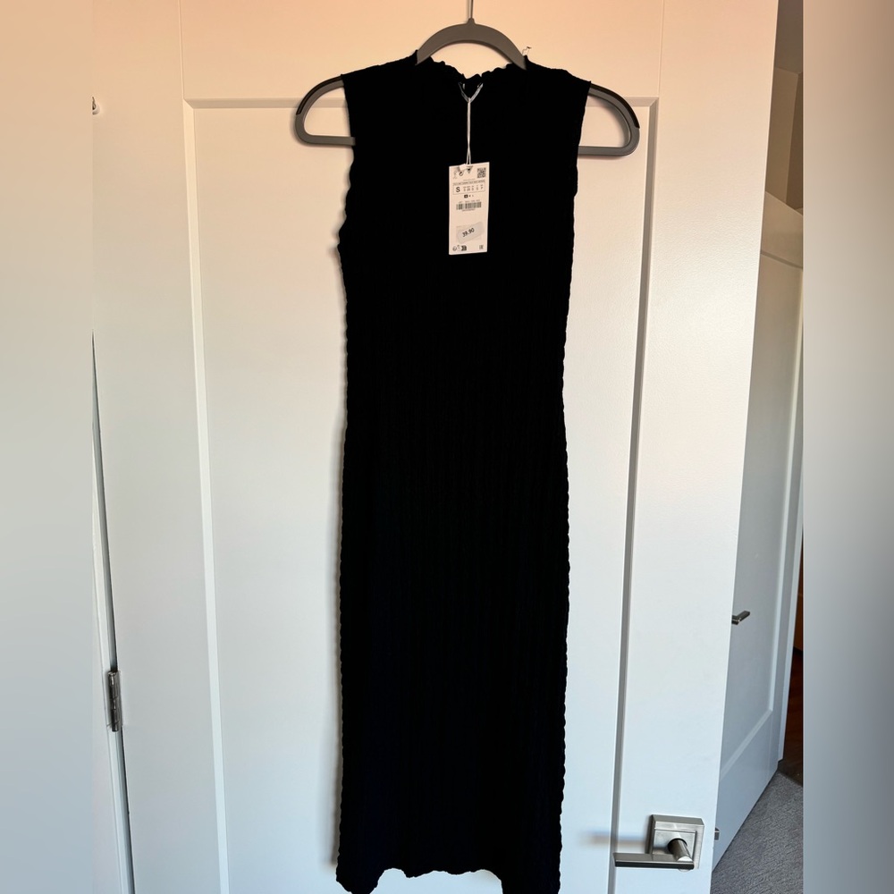 New with tags! ZARA black crinkle dress